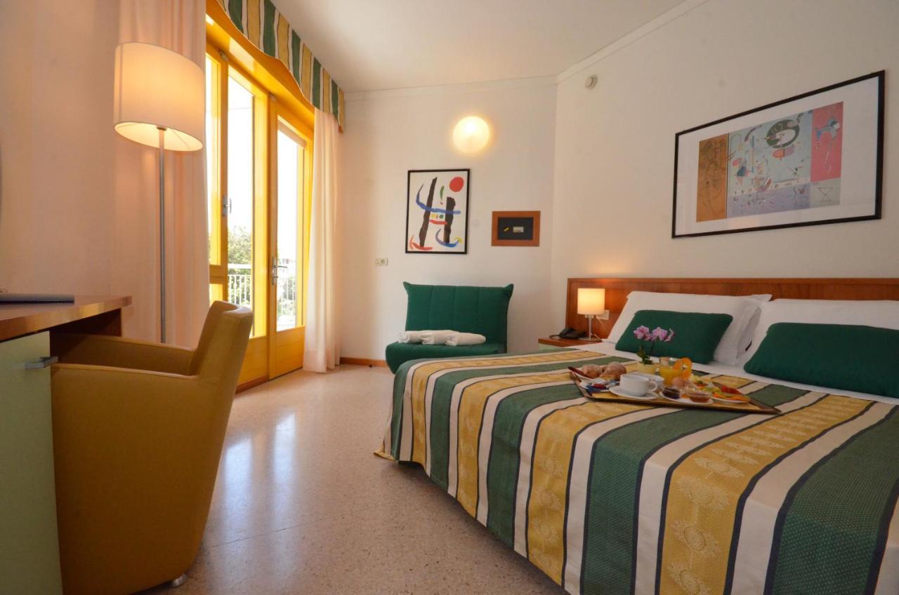 Hotel Luna Bibione Extérieur photo
