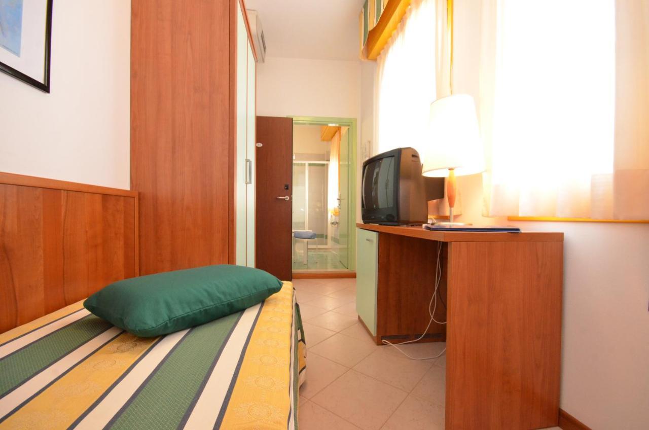 Hotel Luna Bibione Extérieur photo