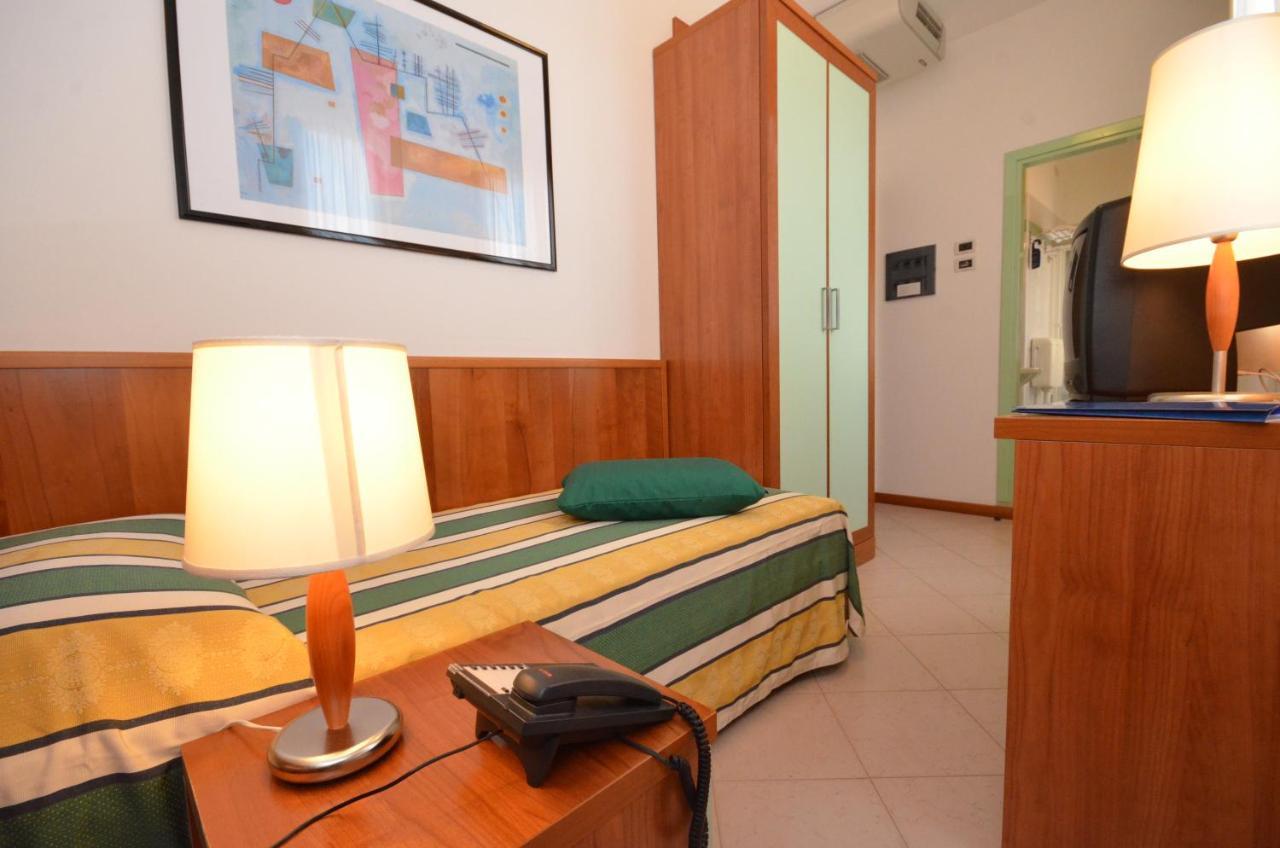 Hotel Luna Bibione Extérieur photo