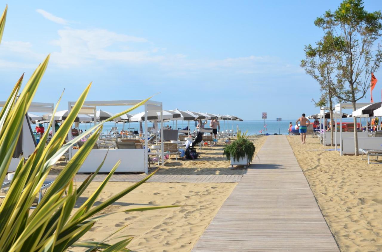 Hotel Luna Bibione Extérieur photo