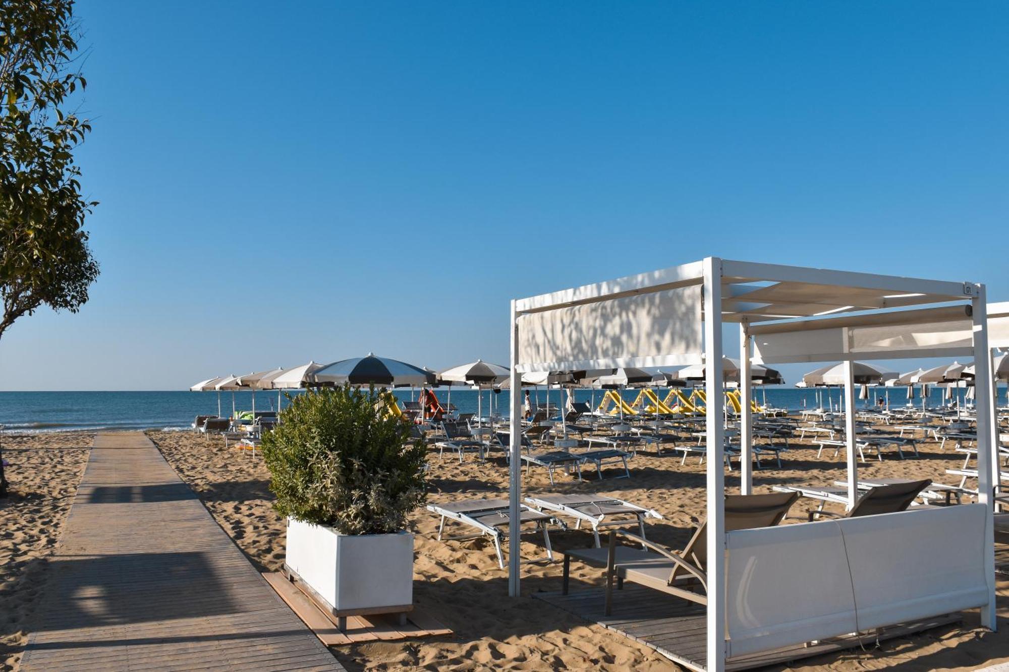 Hotel Luna Bibione Extérieur photo