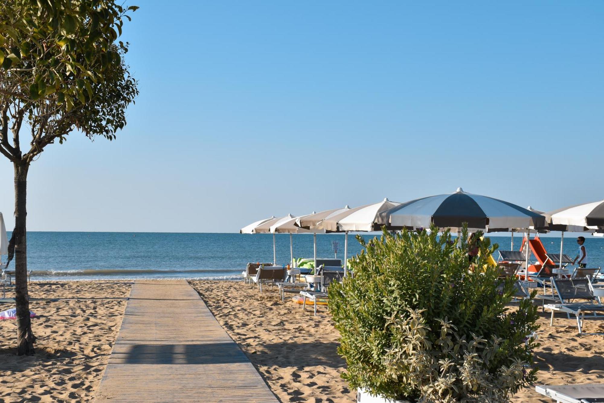 Hotel Luna Bibione Extérieur photo